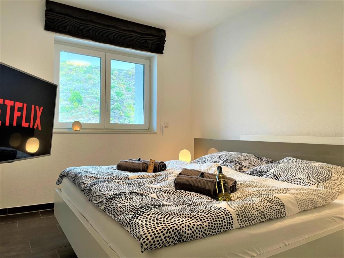 Moselpromenade Villa Moselufer, Panorama & Burg Cochem Blick, Netflix, Balkon Exterior photo